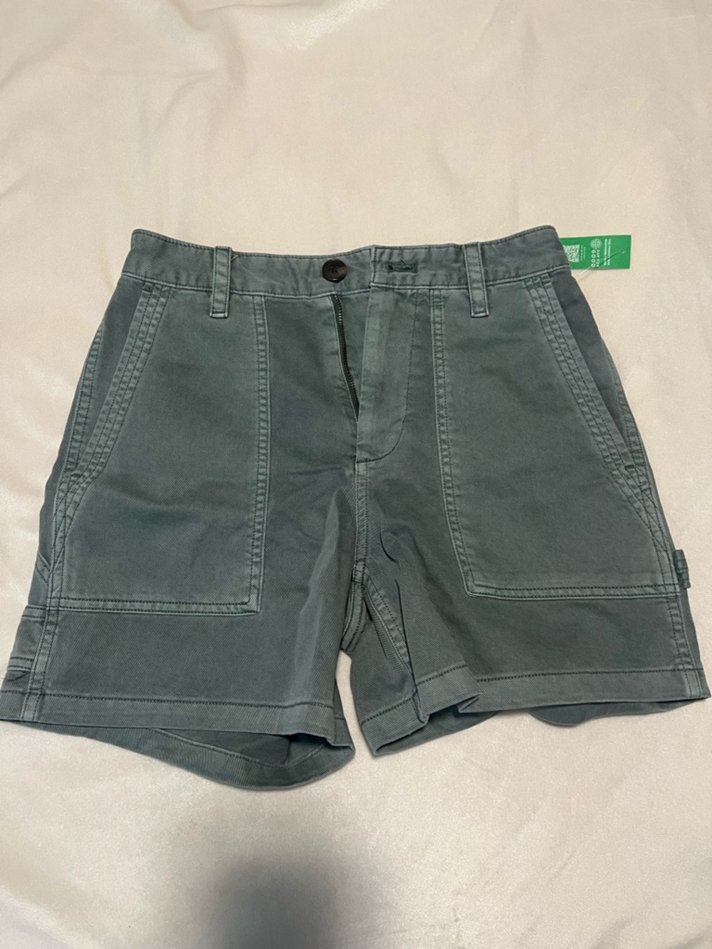 NWT GAP 5” Carpenter Shorts